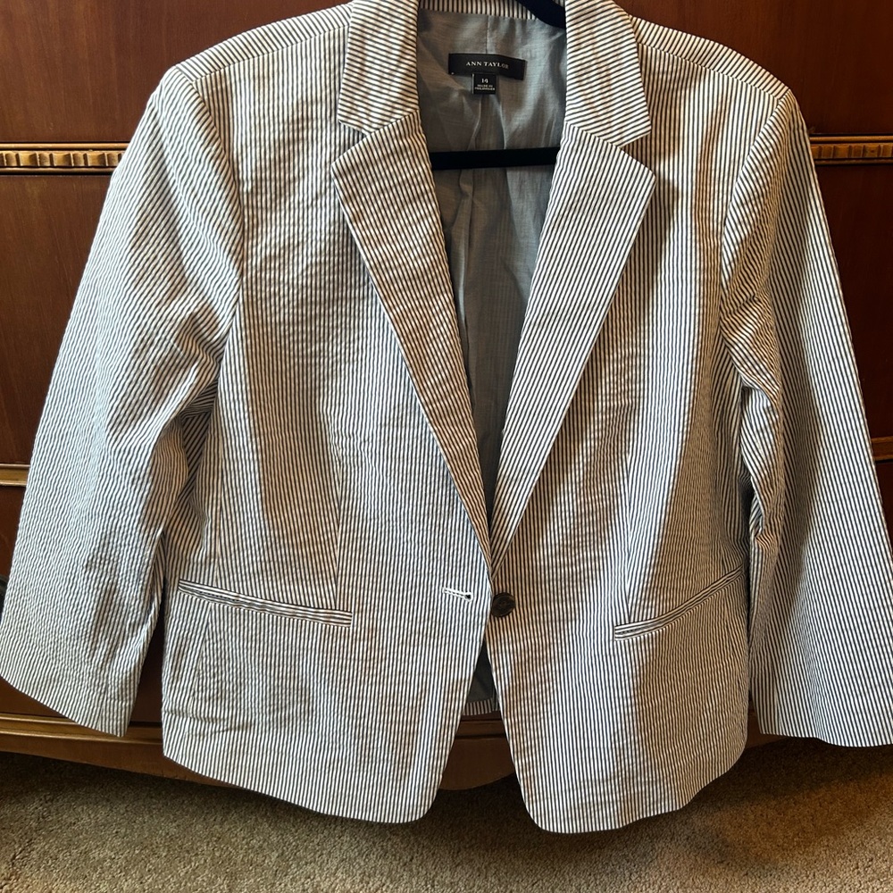 Ann Taylor Seer Sucker Navy/White Blazer - Size 14